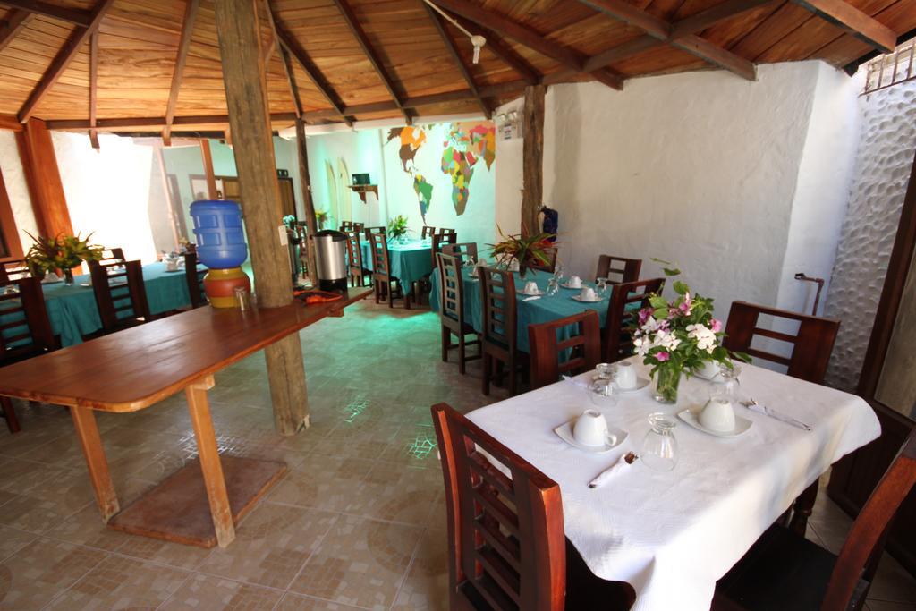Hostal La Gran Tortuga Puerto Villamil Exterior photo