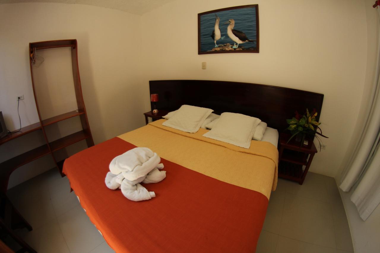 Hostal La Gran Tortuga Puerto Villamil Exterior photo